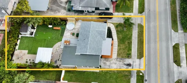 $485,000 | 423 West Ocean Avenue, Lantana, FL 33462