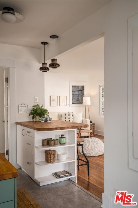 6036 Eucalyptus Lane Los Angeles, CA 90042 - Photo 9 of 34 a room with a table and chairs