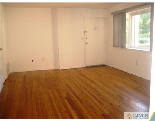 172 Evergreen Road, Unit 172 Metuchen, NJ 08840 - Photo 2 of 10 Gallery Image 2
