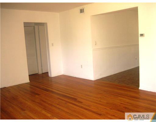 172 Evergreen Road, Unit 172 Metuchen, NJ 08840 - Photo 3 of 10 Gallery Image 3