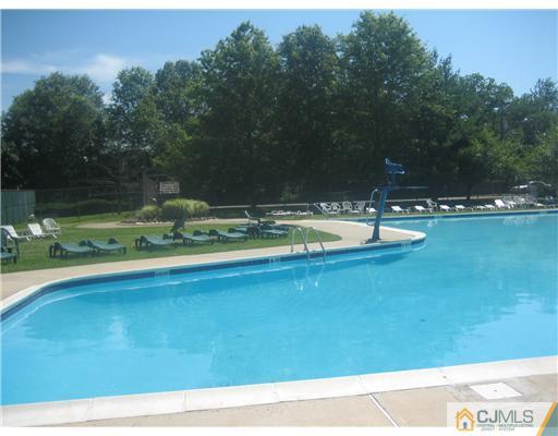 172 Evergreen Road, Unit 172 Metuchen, NJ 08840 - Photo 9 of 10 Gallery Image 9