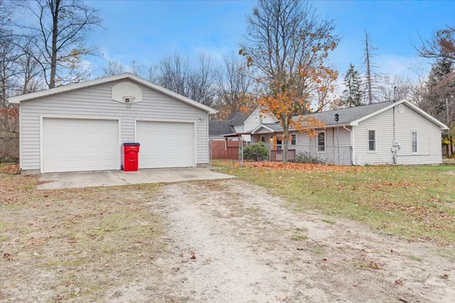 $249,900 | 202 Clay Street, Newaygo, MI 49337