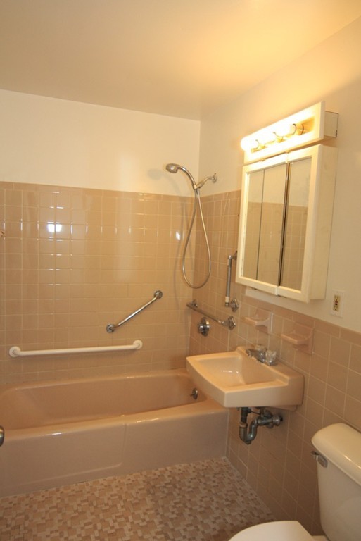55 Jacqueline Road, Unit 5 Waltham, MA 02452 - Photo 11 of 17 Gallery Image 11