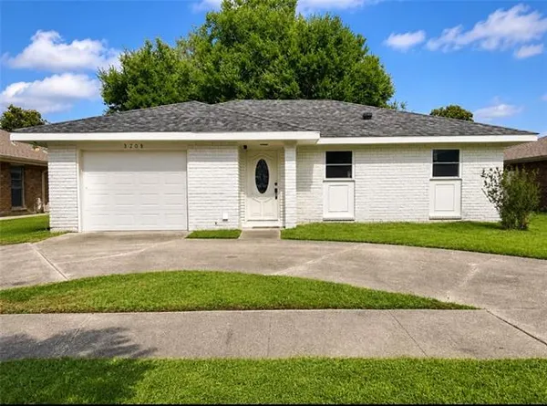 $335,000 | 3208 Grandlake Boulevard, Kenner, LA 70065