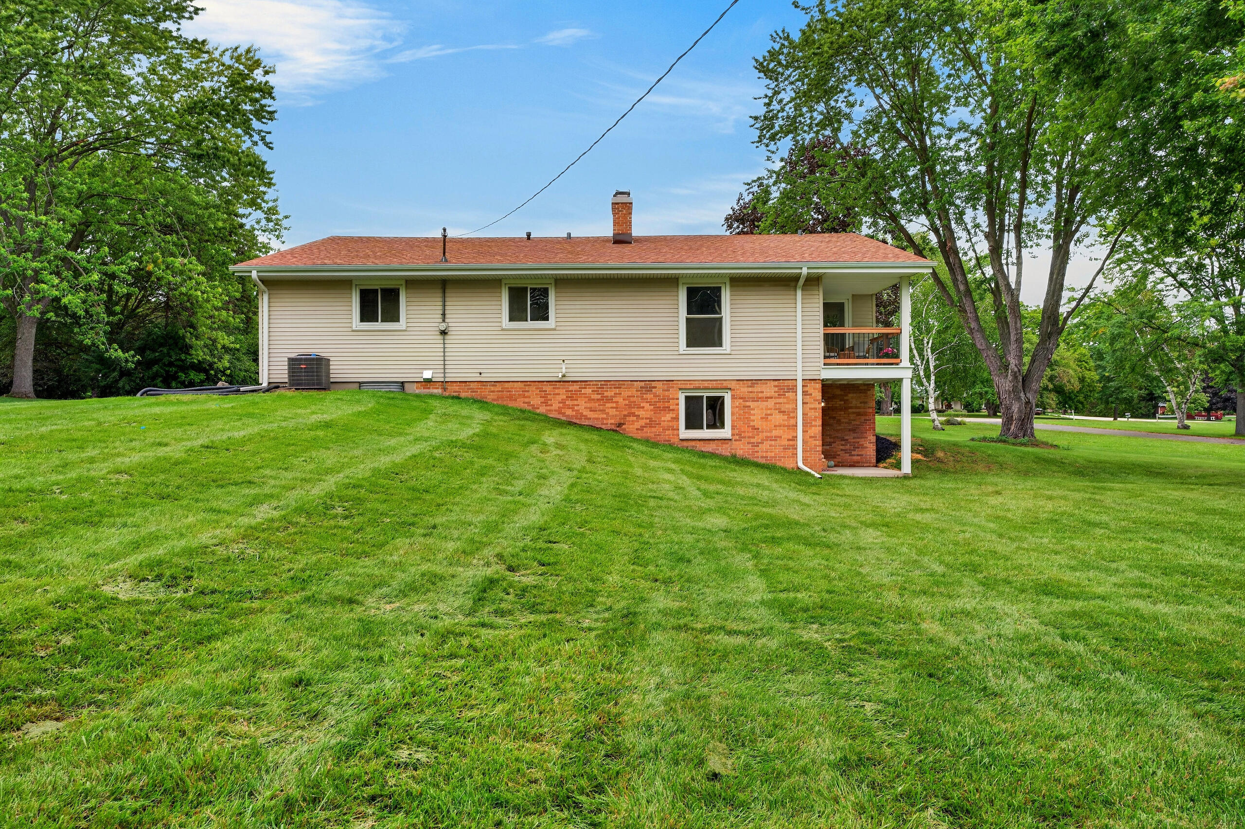 8153 West Holly Road Mequon, WI 53097 - Photo 42 of 42 048_DH100262