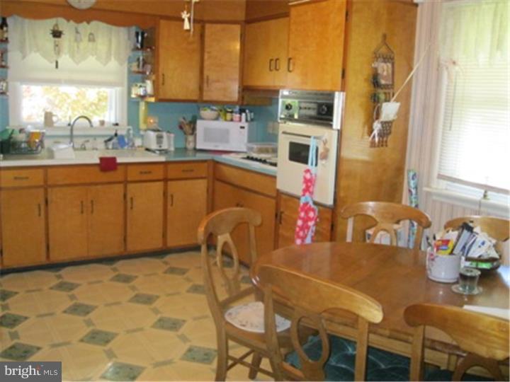 1204 Brooke Boulevard Reading, PA 19607 - Photo 4 of 18