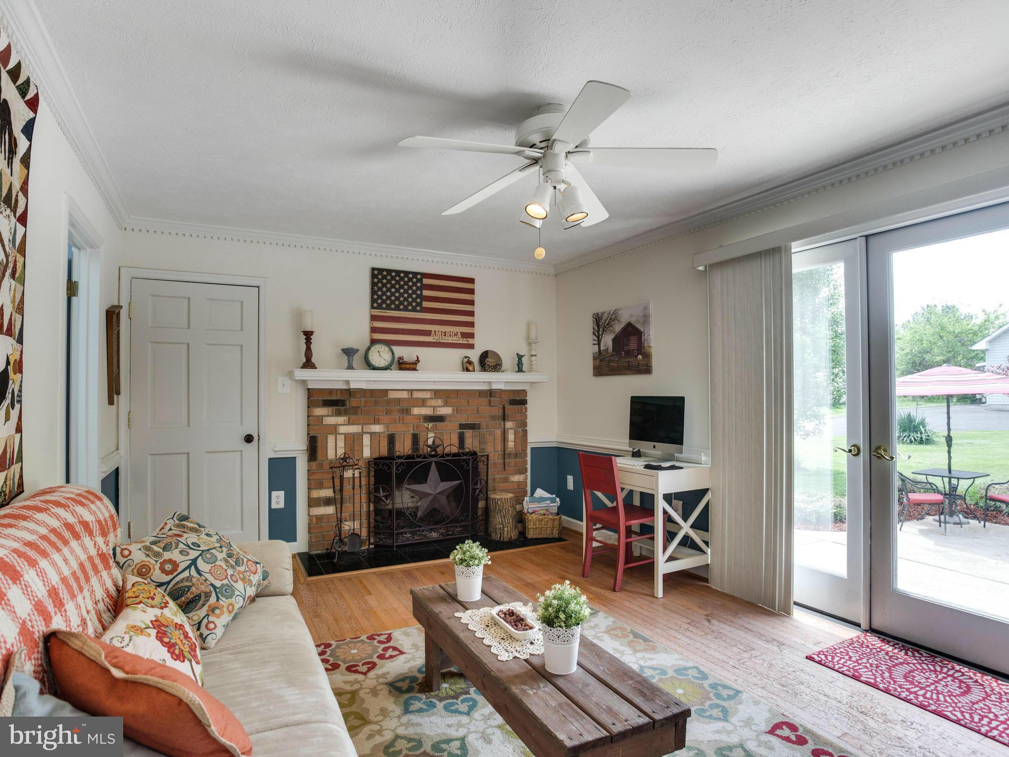 9791 Flint Rock Road Manassas, VA 20112 - Photo 9 of 28 Living Room