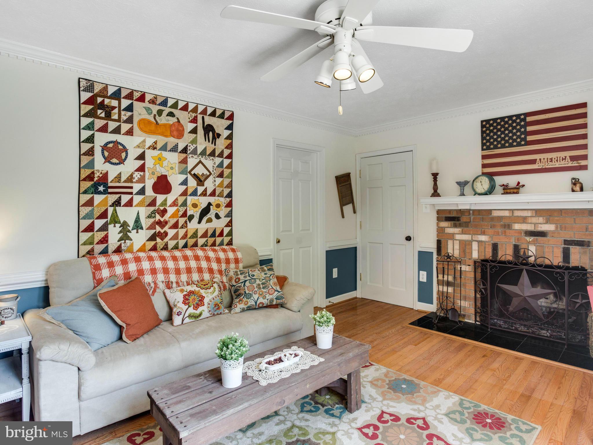9791 Flint Rock Road Manassas, VA 20112 - Photo 10 of 28 Living Room