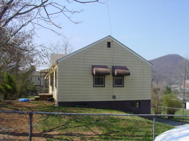 1629 Riverside Terrace Southeast Roanoke, VA 24014 - Photo 1 of 1 a front view of house with yard