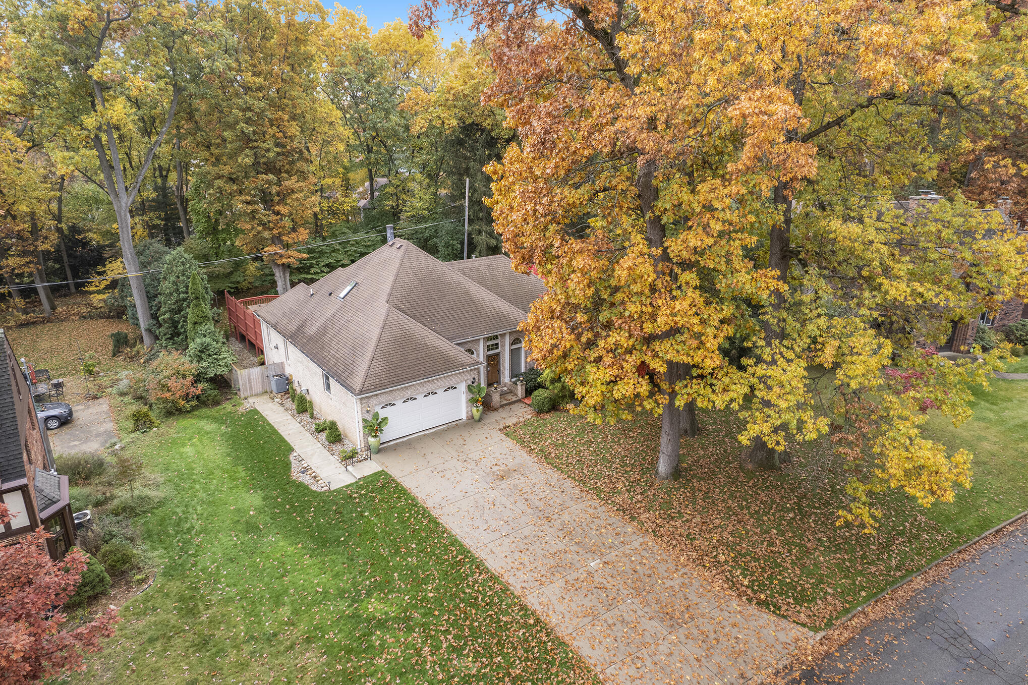 909 Briarcliff Road Jackson, MI 49203 - Photo 2 of 51 2