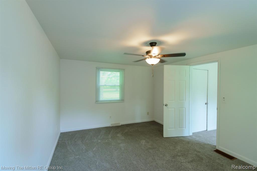 42913 Fret Road Belleville, MI 48111 - Photo 21 of 32