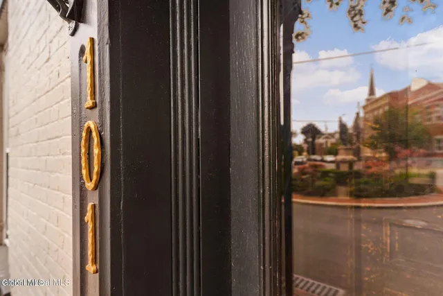 $1,695 | 101 Front Street, Unit 3, Schenectady, NY 12305