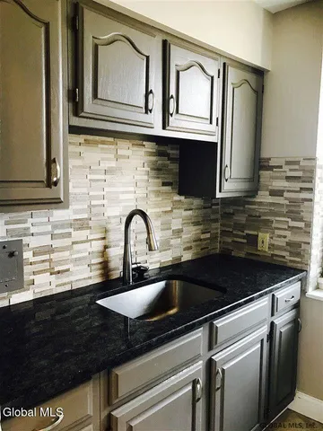 $1,695 | 101 Front Street, Unit 3, Schenectady, NY 12305