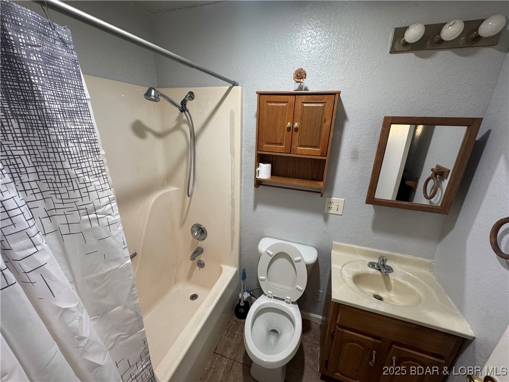1914 State Road Linn Creek, MO 65052 - Photo 18 of 27 Guest Bathroom
