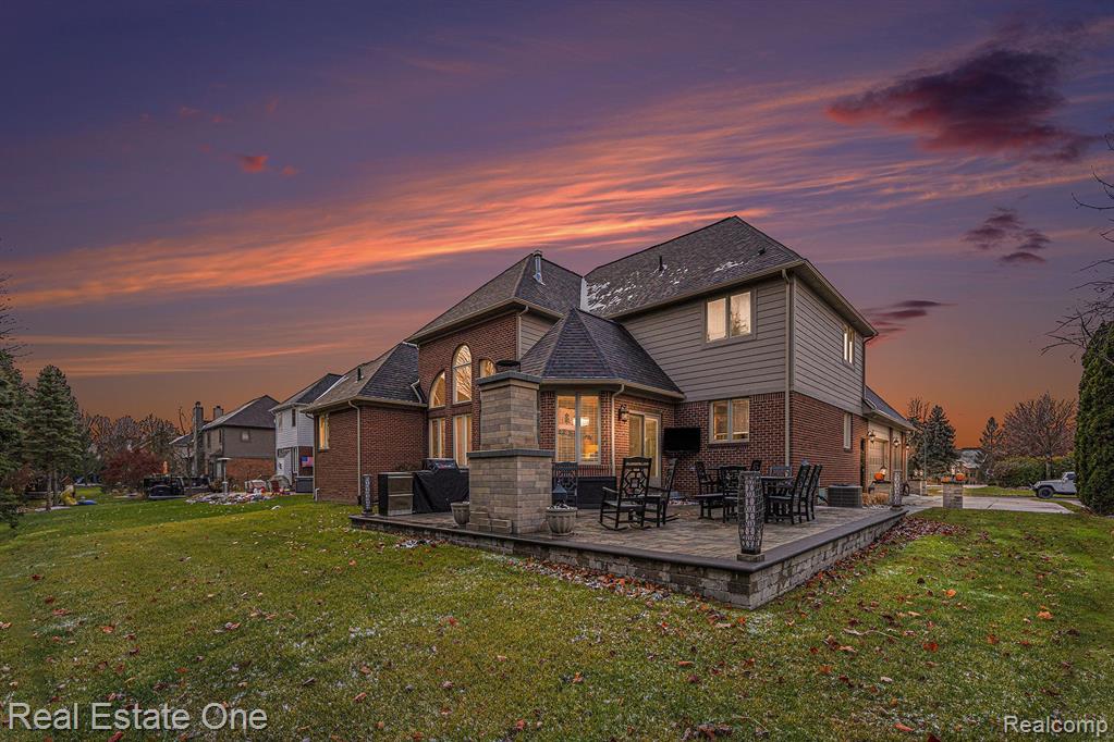 562 Springview Drive Rochester, MI 48307 - Photo 2 of 42