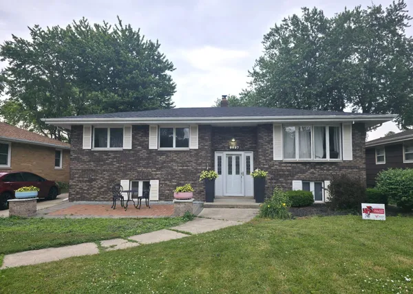 $344,900 | 8027 Kooy Drive, Munster, IN 46321