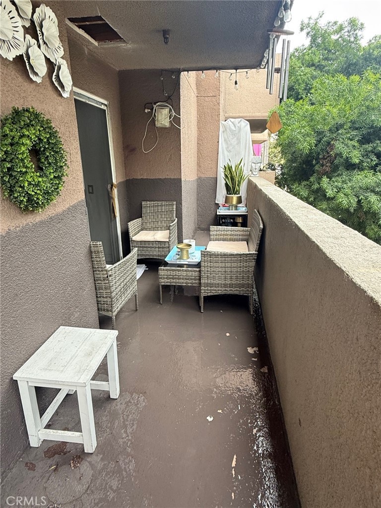 450 East 4th Street, Unit 103 Santa Ana, CA 92701 - Photo 9 of 10 a building outdoor space with patio furniture