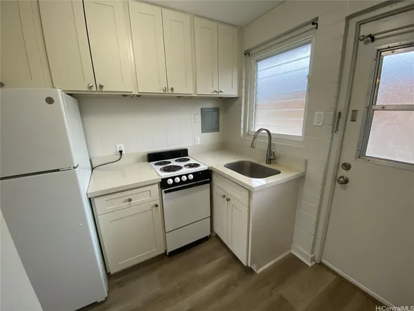 $1,400 | 120 Kihapai Street, Unit 1, Kailua, HI 96734