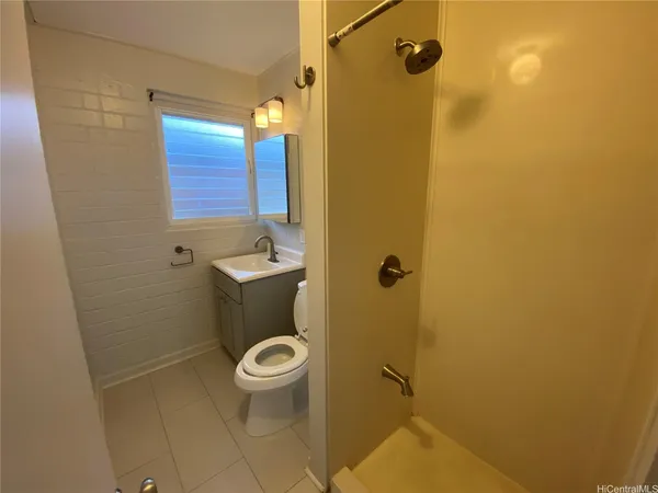 $1,400 | 120 Kihapai Street, Unit 1, Kailua, HI 96734