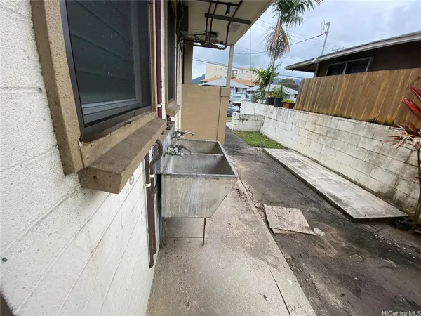 $1,400 | 120 Kihapai Street, Unit 1, Kailua, HI 96734