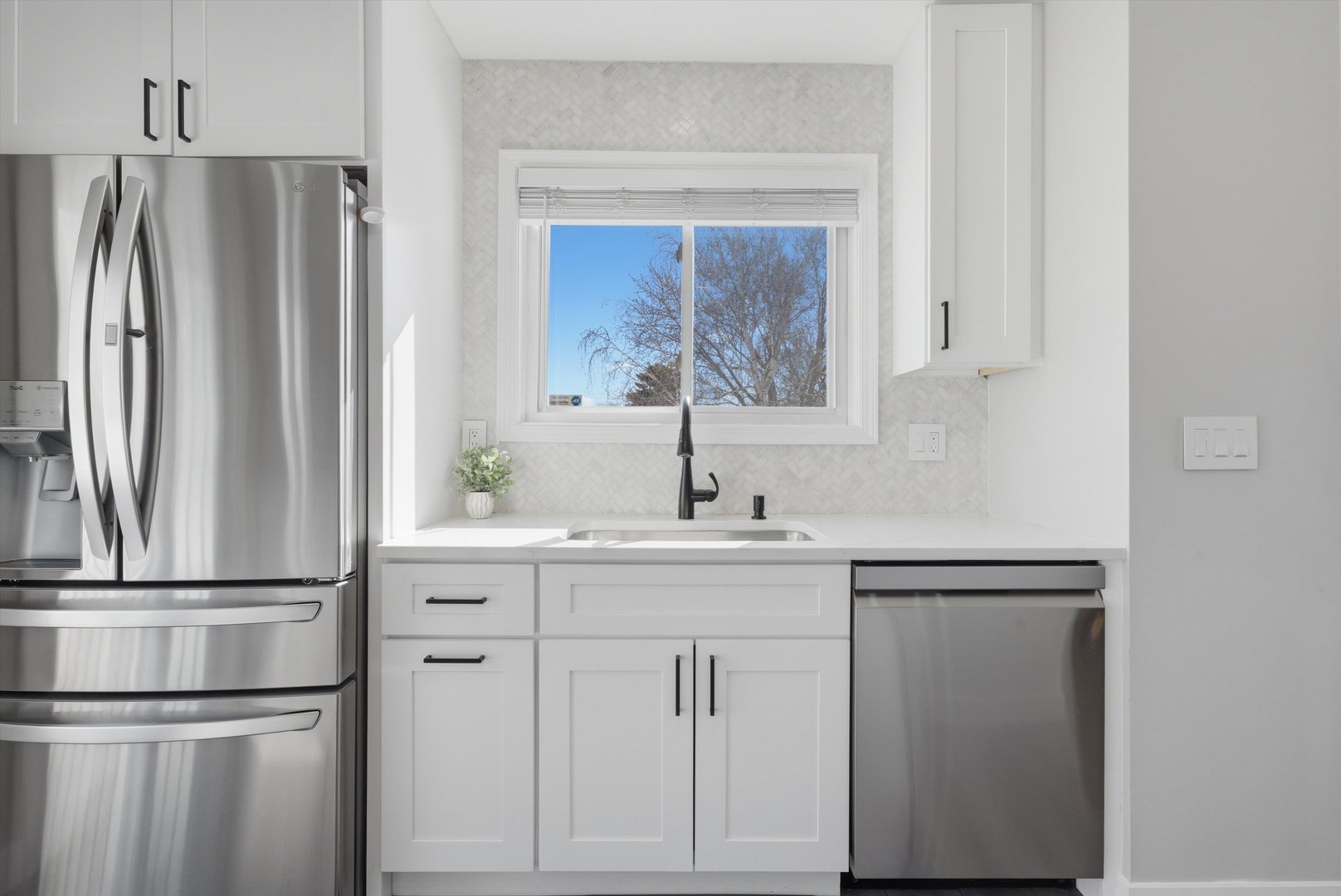 396 Nantucket Court Bartlett, IL 60103 - Photo 9 of 36 a kitchen with appliances a refrigerator and a sink