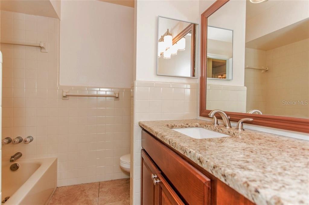 900 Spring Valley Road Altamonte Springs, FL 32714 - Photo 17 of 25 Bathroom 2