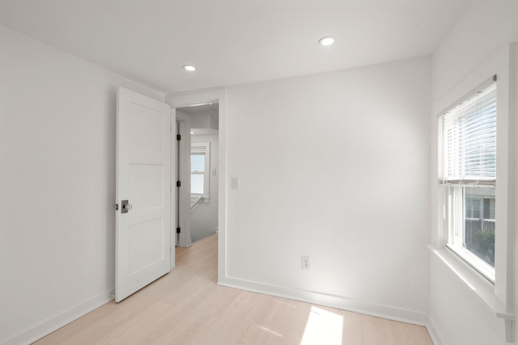 42 Riverside Avenue Swansea, MA 02777 - Photo 16 of 23