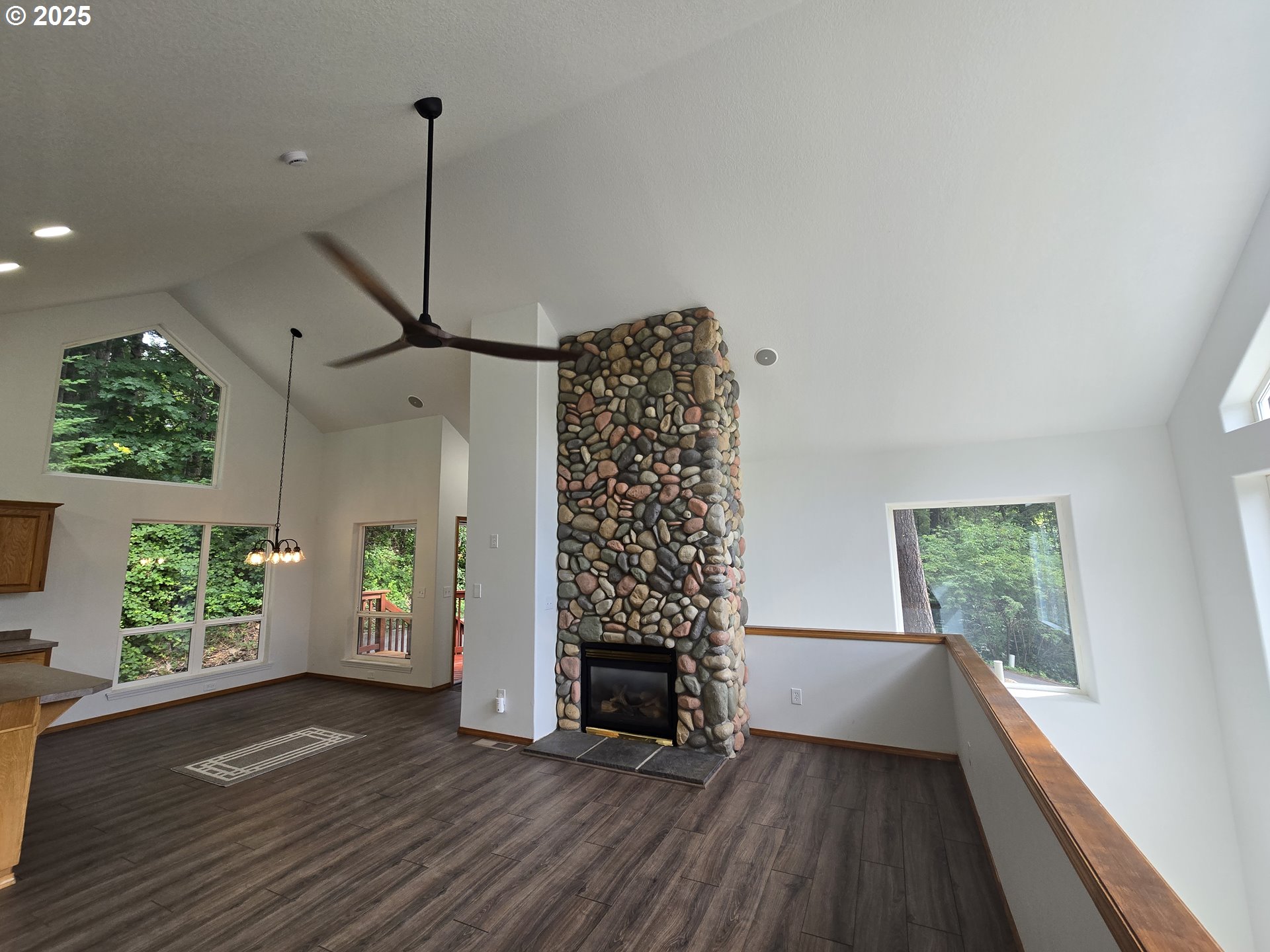 85 Southwest Monda Road Stevenson, WA 98648 - Photo 14 of 48 Living Room
