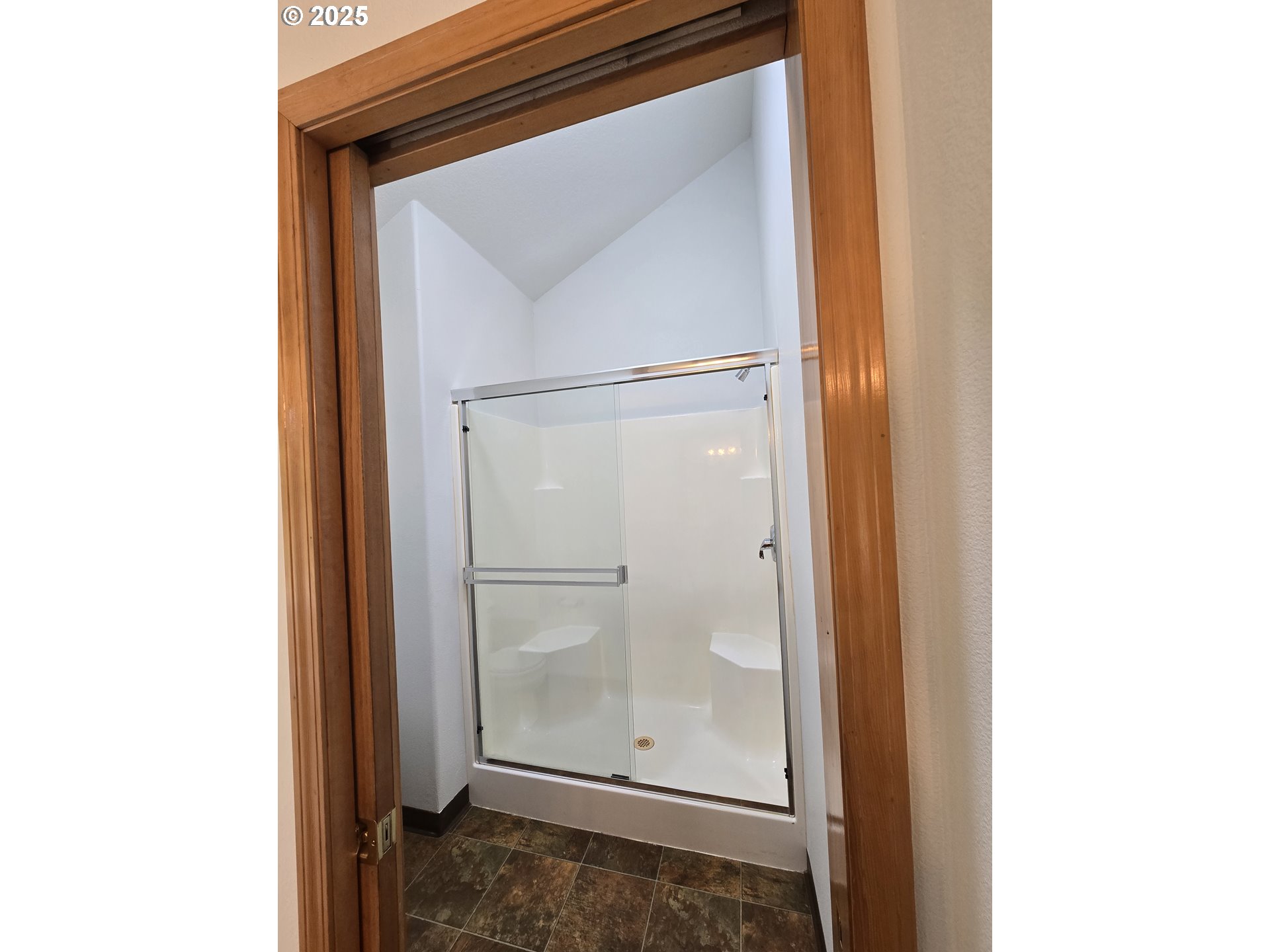 85 Southwest Monda Road Stevenson, WA 98648 - Photo 19 of 48 Owner's Suite Bathroom