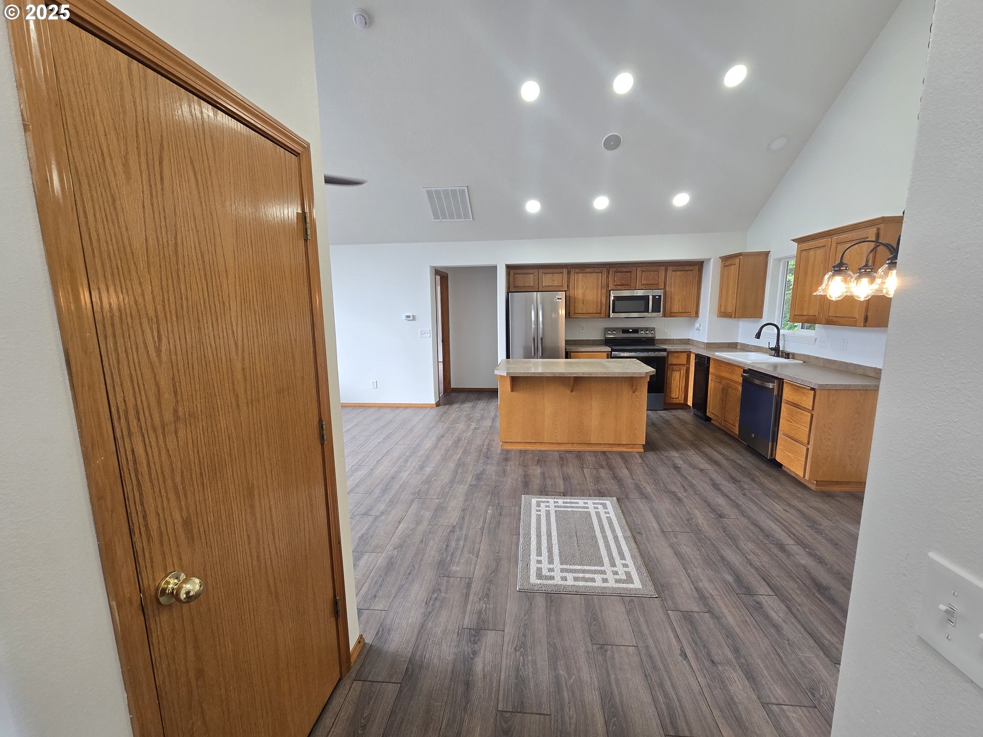 85 Southwest Monda Road Stevenson, WA 98648 - Photo 5 of 48 Entrance/Foyer