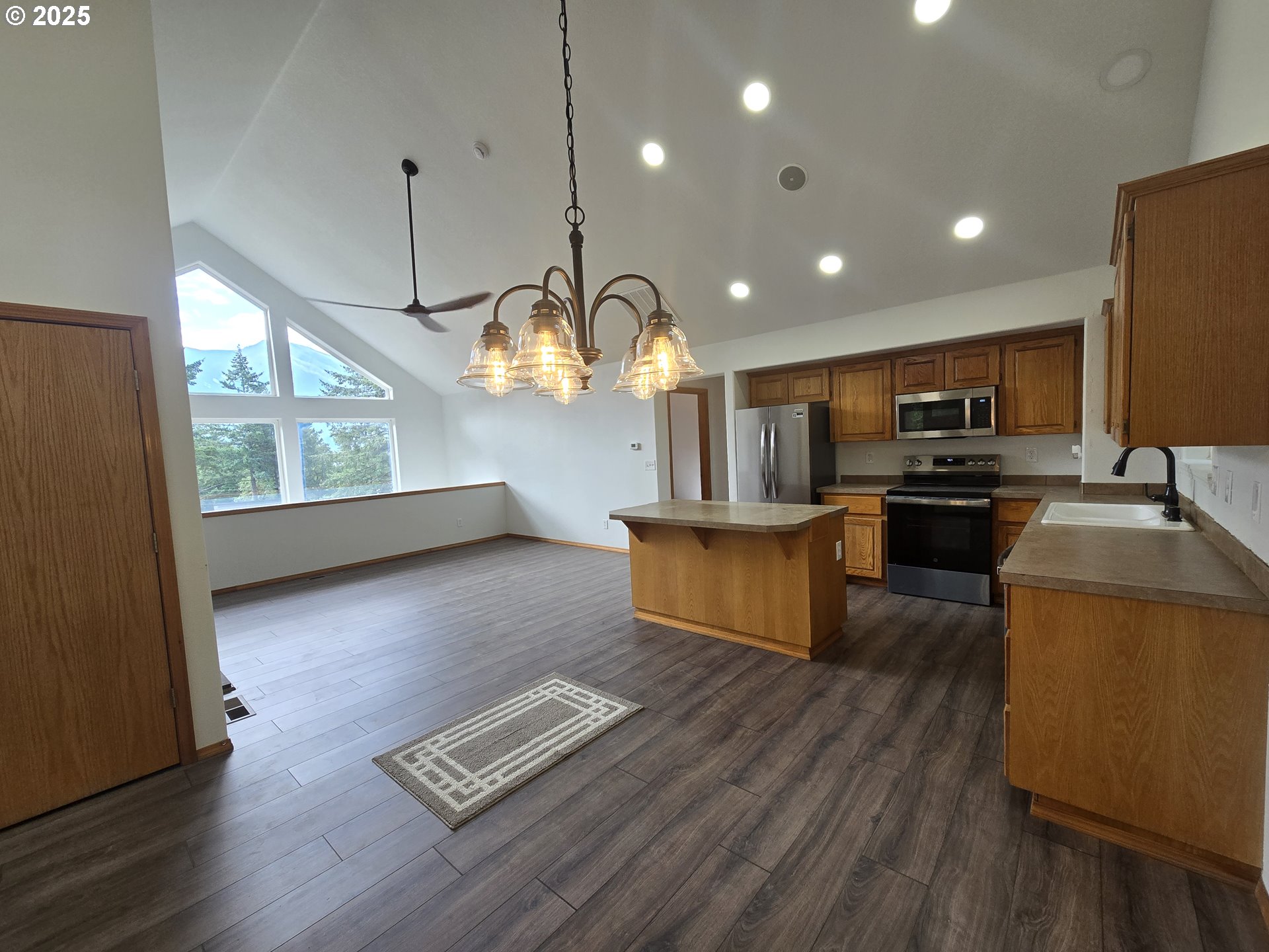 85 Southwest Monda Road Stevenson, WA 98648 - Photo 7 of 48 Kitchen/Dining Room