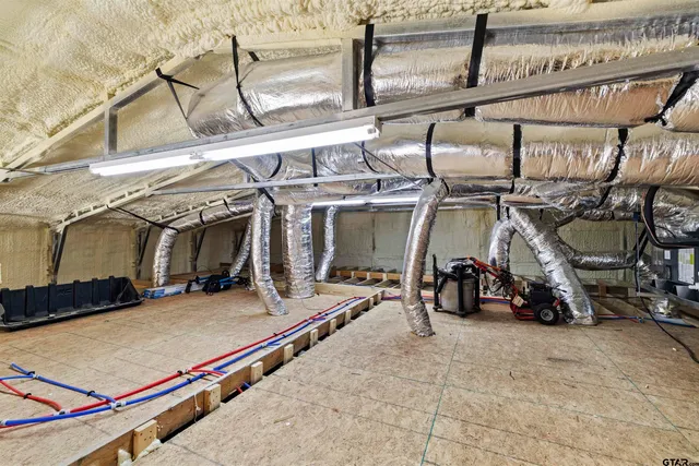 a black and white photo of a room