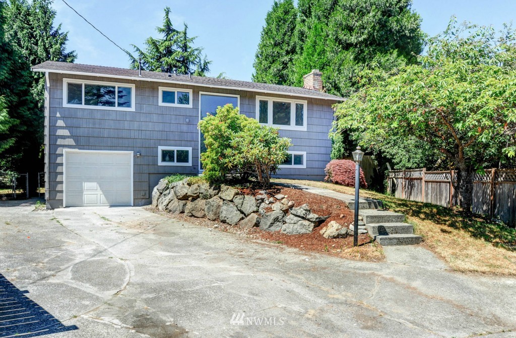 1067 Whitman Court Northeast Renton, WA 98059 - Photo 2 of 25