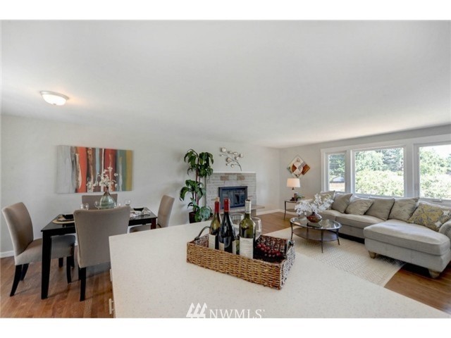 1067 Whitman Court Northeast Renton, WA 98059 - Photo 11 of 25