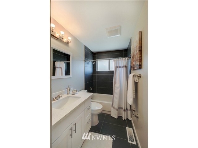 1067 Whitman Court Northeast Renton, WA 98059 - Photo 12 of 25