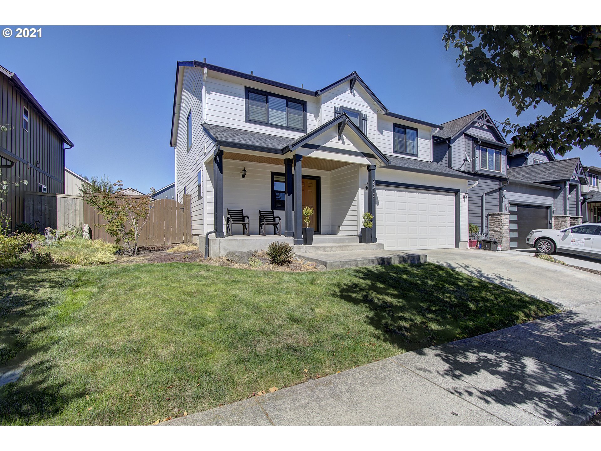 2312 South Sauk Way Ridgefield, WA 98642 - Photo 2 of 29 a front view of a house with garden
