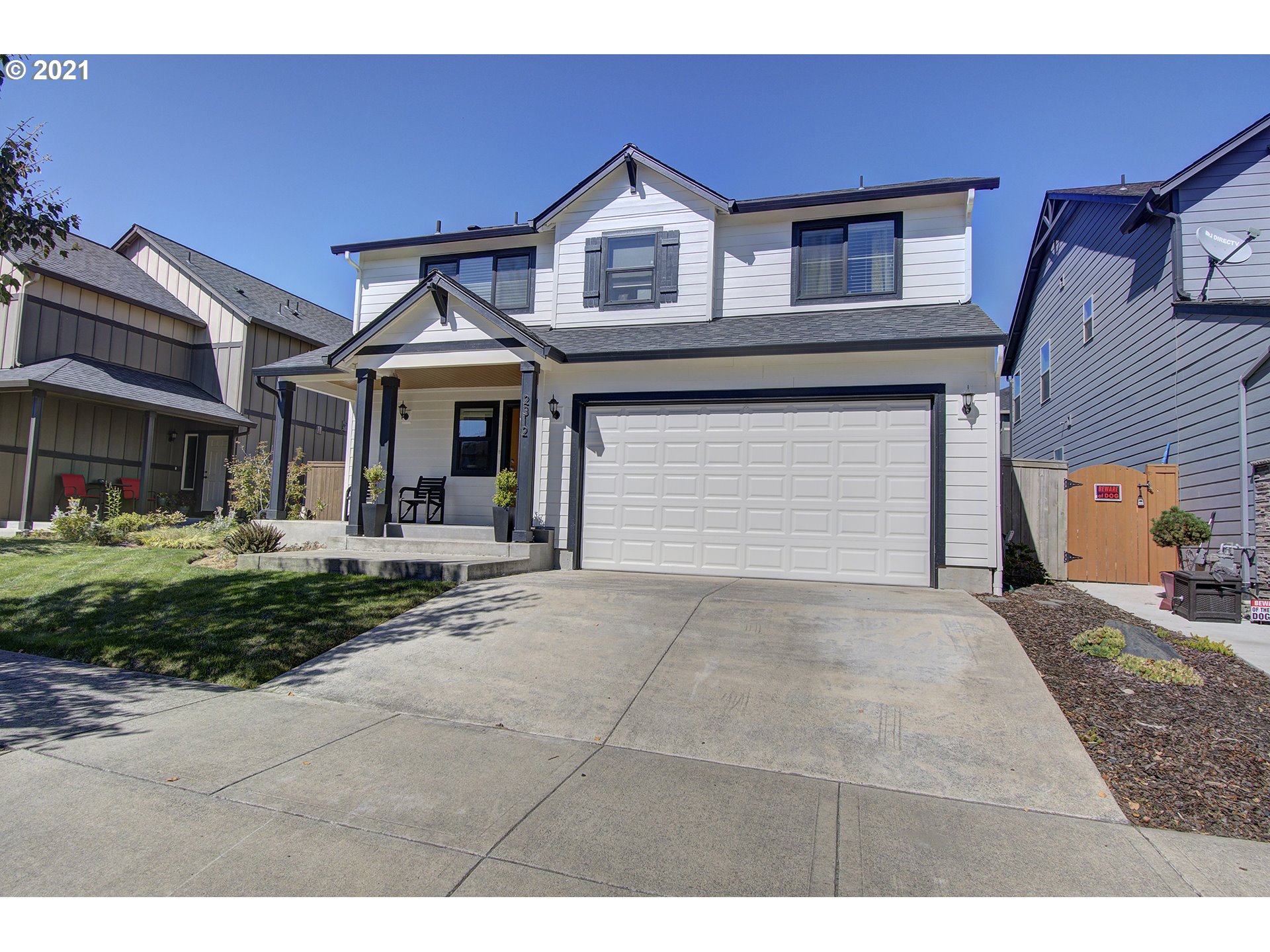 2312 South Sauk Way Ridgefield, WA 98642 - Photo 3 of 29 a front view of a house with garden