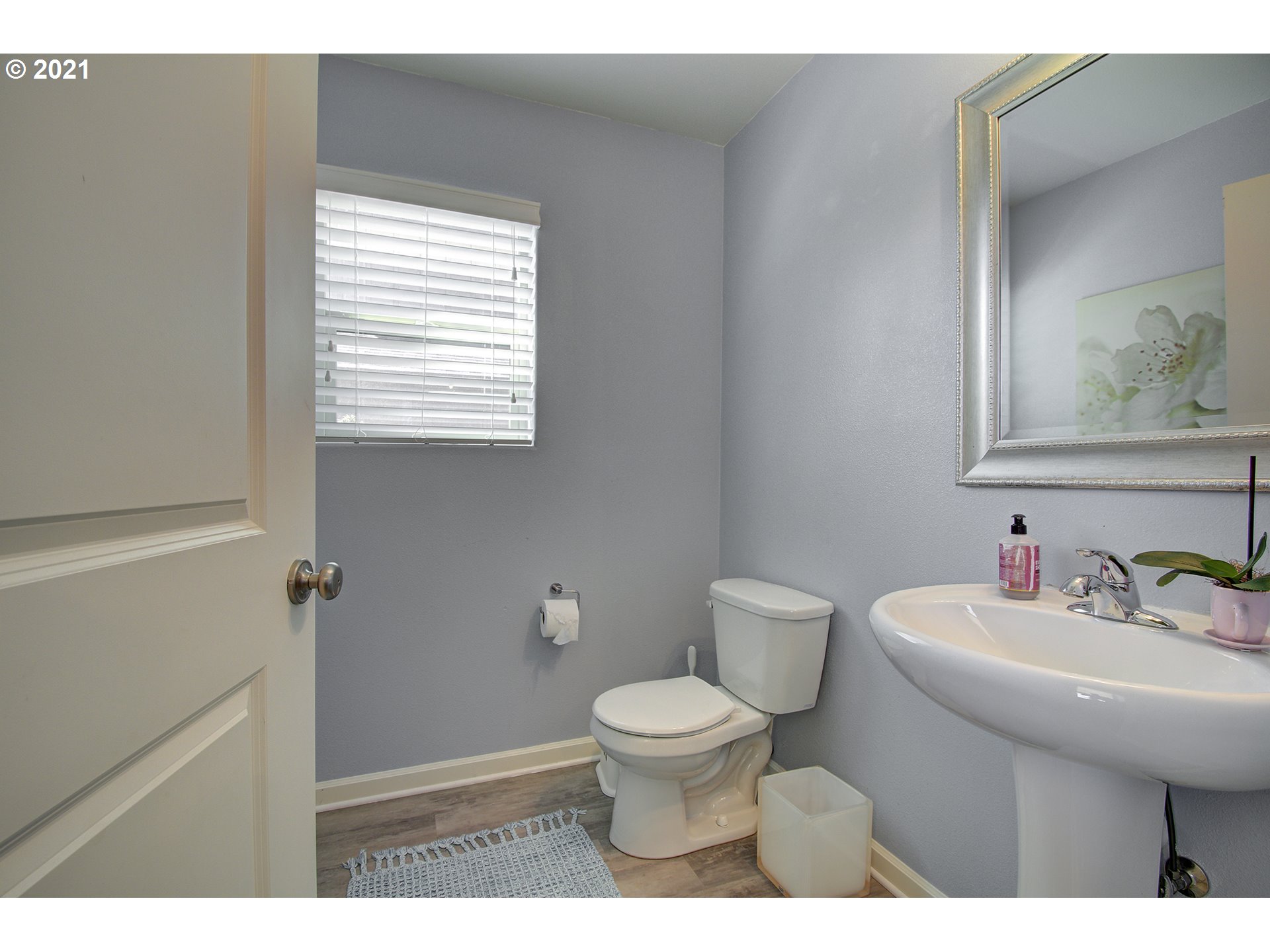 2312 South Sauk Way Ridgefield, WA 98642 - Photo 23 of 29 a bathroom with a toilet a sink and a window