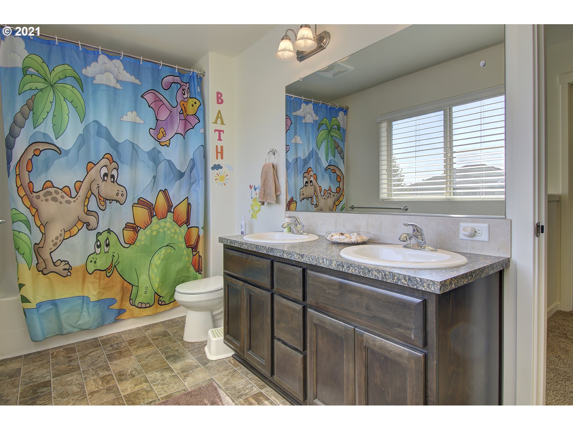 2312 South Sauk Way Ridgefield, WA 98642 - Photo 24 of 29 a bathroom with a sink and a mirror