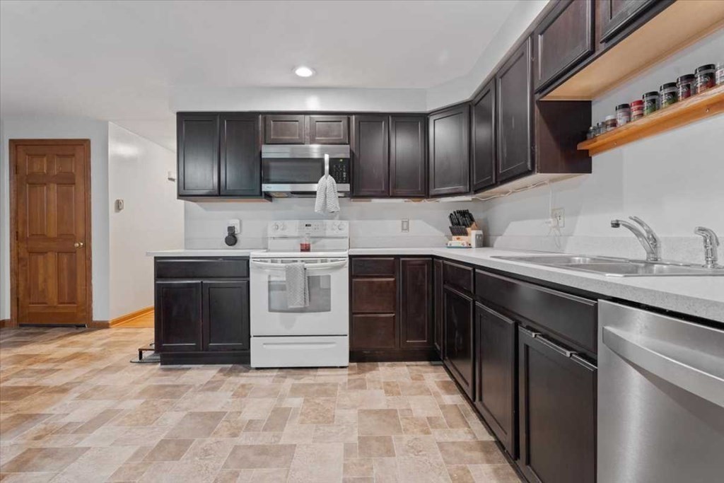 967 Patriots Road, Unit 4 Templeton, MA 01468 - Photo 4 of 28