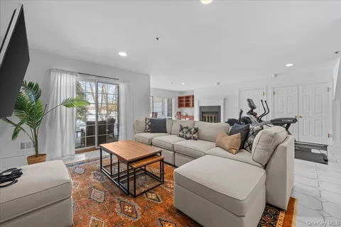 $1,250,000 | 10 Old Jackson Avenue, Unit 44, Hastings-on-Hudson, NY 10706