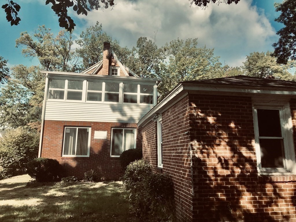 255 Norfolk Street Springfield, MA 01109 - Photo 5 of 40 Gallery Image 5