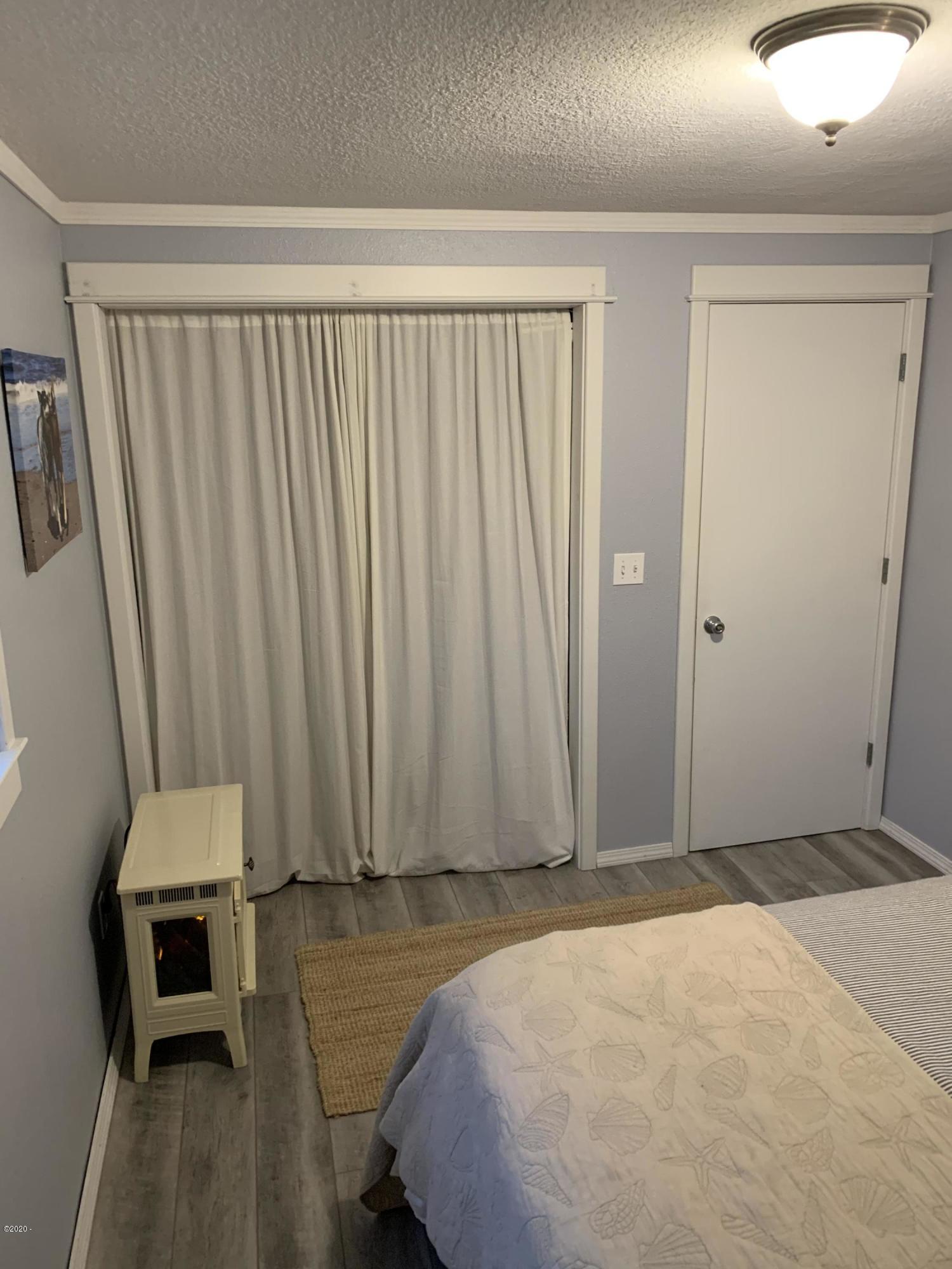 6835 Southwest Inlet Avenue Lincoln City, OR 97367 - Photo 19 of 48 Bedroom