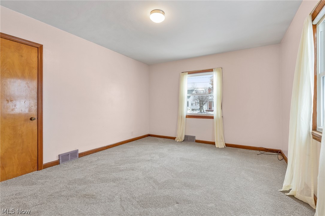 1104 Gordon Road Lyndhurst, OH 44124 - Photo 13 of 29