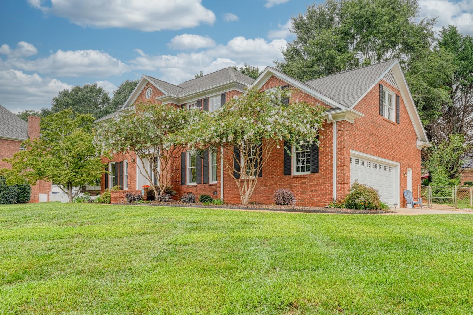 225 West Killarney Lake Moore, SC 29369 - Photo 3 of 50