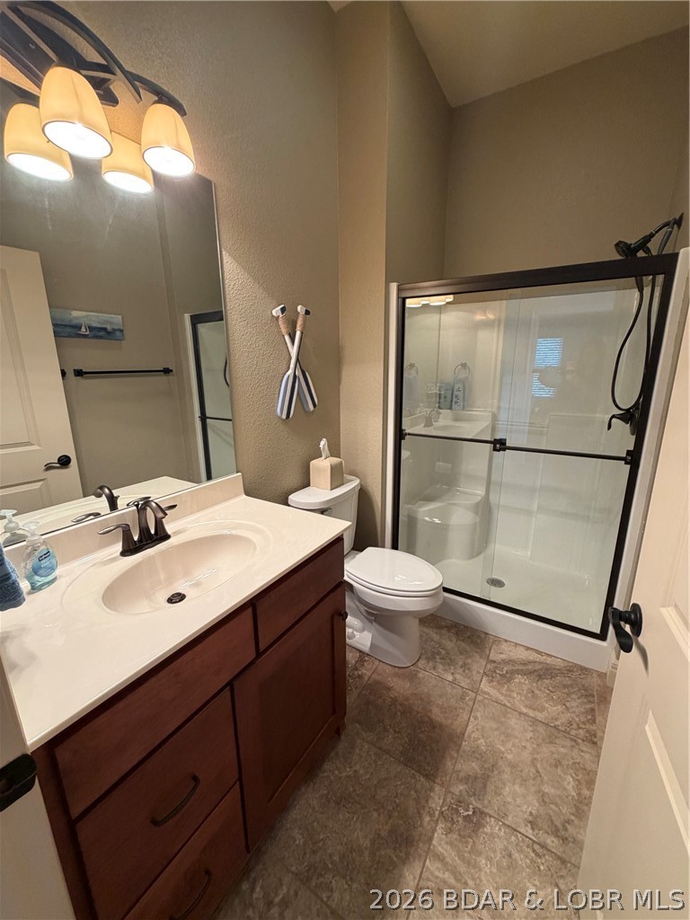 3168 Twin Rivers Point, Unit 4E Camdenton, MO 65020 - Photo 35 of 59 Guest bath