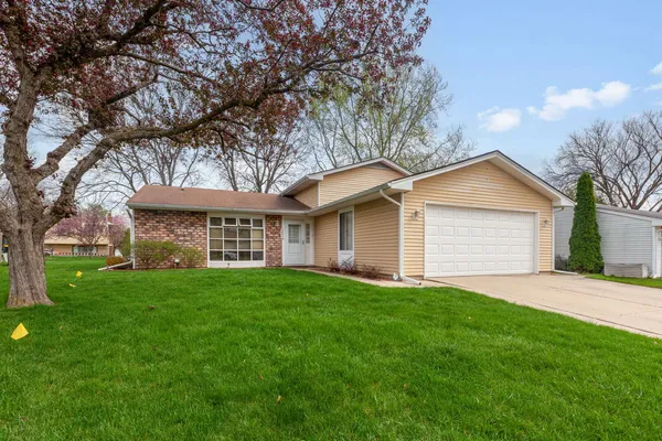 $420,000 | 935 Brower Drive, Roselle, IL 60172