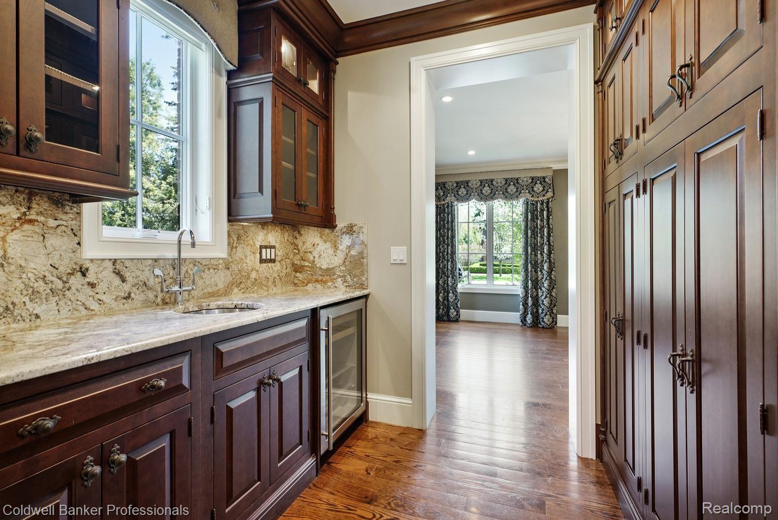350 Aspen Road Birmingham, MI 48009 - Photo 6 of 60 Butler's pantry