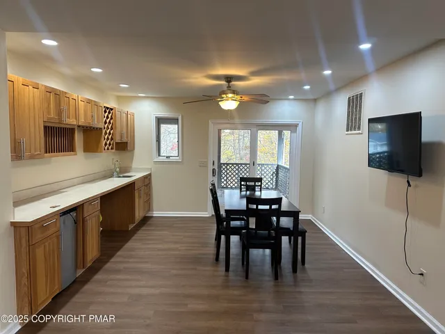 a view of a livingroom with furniture