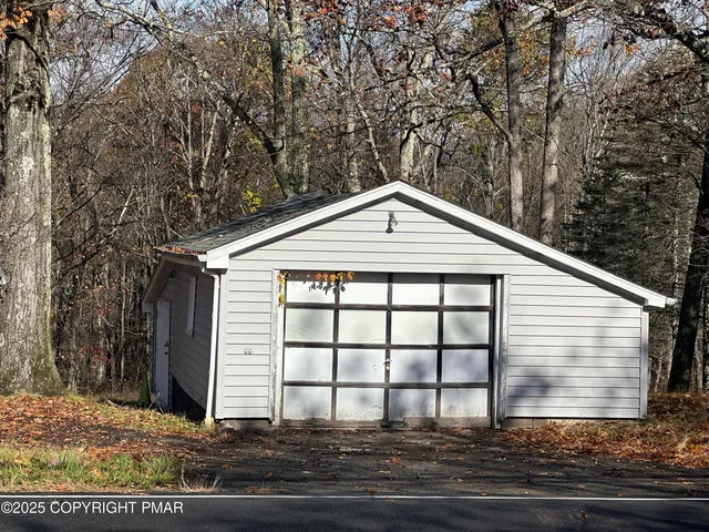 $325,000 | 3099 Highway 715, Henryville, PA 18332